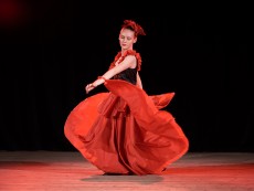 Отличие за балетната школа с изпълнение на Лилия Апостолова