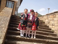 Славейчетата на Цветина Маринова – с медали за отлично представяне от „Песенна дъга над Кутев”