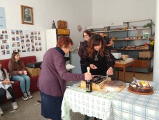 Школата по синтезатор и акордеон с програма за 15-годишнина на Пенсионерския клуб в село Петко Славейков