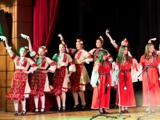 Коледен благослов с музика, песен и танц – читалищният концерт на Школата по народно пеене и Детския фолклорен ансамбъл „Развитие”