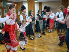 На „Зимна седянка” фолклорно с обичаи, традиции и народни хора