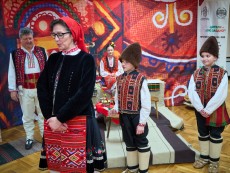 На „Зимна седянка” фолклорно с обичаи, традиции и народни хора