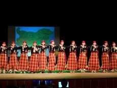 Грандиозен концерт-спектакъл „Пъстра България” представи Ансамбъл „Развитие”