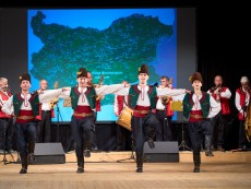 Грандиозен концерт-спектакъл „Пъстра България” представи Ансамбъл „Развитие”