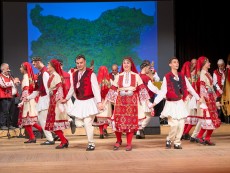 Грандиозен концерт-спектакъл „Пъстра България” представи Ансамбъл „Развитие”