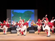 Грандиозен концерт-спектакъл „Пъстра България” представи Ансамбъл „Развитие”