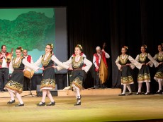 Грандиозен концерт-спектакъл „Пъстра България” представи Ансамбъл „Развитие”