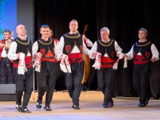 Грандиозен концерт-спектакъл „Пъстра България” представи Ансамбъл „Развитие”