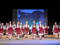 Грандиозен концерт-спектакъл „Пъстра България” представи Ансамбъл „Развитие”