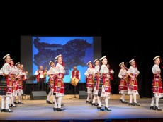 Грандиозен концерт-спектакъл „Пъстра България” представи Ансамбъл „Развитие”