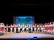 Грандиозен концерт-спектакъл „Пъстра България” представи Ансамбъл „Развитие”