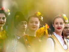 С пъстра плетеница от изкуства и талант празнува най-българската светиня – Читалището