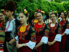 С пъстра плетеница от изкуства и талант празнува най-българската светиня – Читалището