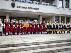 С пъстра плетеница от изкуства и талант празнува най-българската светиня – Читалището