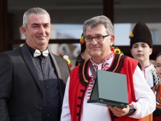 С пъстра плетеница от изкуства и талант празнува най-българската светиня – Читалището