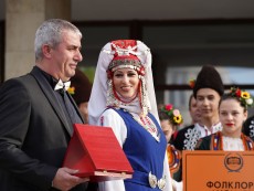 С пъстра плетеница от изкуства и талант празнува най-българската светиня – Читалището