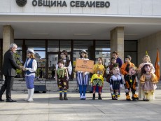 С пъстра плетеница от изкуства и талант празнува най-българската светиня – Читалището