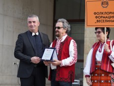 С пъстра плетеница от изкуства и талант празнува най-българската светиня – Читалището