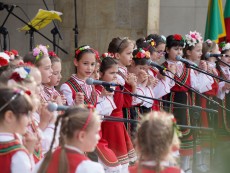 С пъстра плетеница от изкуства и талант празнува най-българската светиня – Читалището