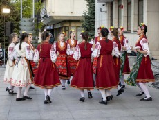С пъстра плетеница от изкуства и талант празнува най-българската светиня – Читалището
