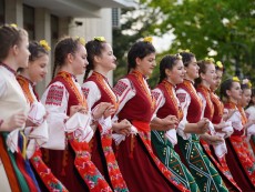 С пъстра плетеница от изкуства и талант празнува най-българската светиня – Читалището