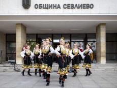 С пъстра плетеница от изкуства и талант празнува най-българската светиня – Читалището