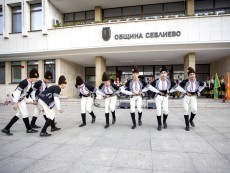 С пъстра плетеница от изкуства и талант празнува най-българската светиня – Читалището