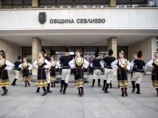 С пъстра плетеница от изкуства и талант празнува най-българската светиня – Читалището