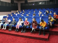 Безплатна кино прожекция – подарък за децата от детските градини
