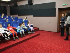 Безплатна кино прожекция – подарък за децата от детските градини