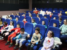 Безплатна кино прожекция – подарък за децата от детските градини