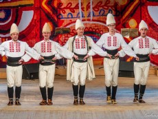 Коледен благослов с фолклор и традиции – концертът на ансамблите на Севлиево, Габрово и Трявна