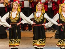 Коледен благослов с фолклор и традиции – концертът на ансамблите на Севлиево, Габрово и Трявна