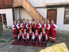 Школа по народно пеене „Шарени цветенца” празнува 10 години с концерт-спектакъл „Мечта”