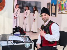 10 години на крилете на песента – сбъдната мечта, благословия за Школа по народно пеене „Шарени цветенца”