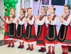 10 години на крилете на песента – сбъдната мечта, благословия за Школа по народно пеене „Шарени цветенца”