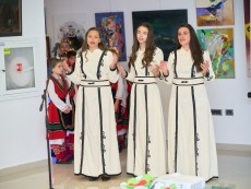 10 години на крилете на песента – сбъдната мечта, благословия за Школа по народно пеене „Шарени цветенца”