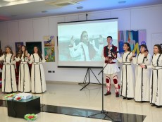 10 години на крилете на песента – сбъдната мечта, благословия за Школа по народно пеене „Шарени цветенца”