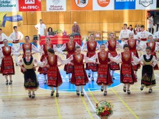 На хорото с „Нашето богатство“ – родолюбивите деца от Школа по народни танци