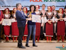 Танцьорите с купа, медал и диплом от международния фестивал „Фолклорна виелица”