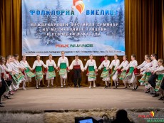 Танцьорите с купа, медал и диплом от международния фестивал „Фолклорна виелица”