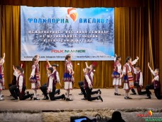 Танцьорите с купа, медал и диплом от международния фестивал „Фолклорна виелица”
