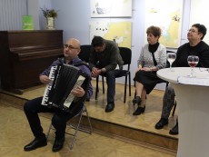 Стихове и музика в плетеница за любовта