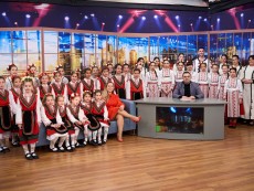 Школа по народно пеене „Шарени цветенца” гостува в „Шоуто на Мавриков”