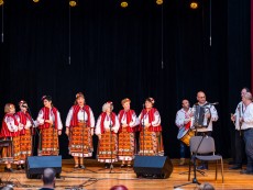 Концерт „В светлината на Коледа с песен” на ФФ „Веселина” и приятели
