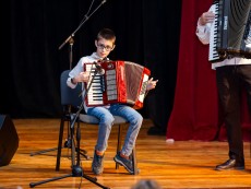 Концерт „В светлината на Коледа с песен” на ФФ „Веселина” и приятели