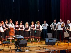 Концерт „В светлината на Коледа с песен” на ФФ „Веселина” и приятели