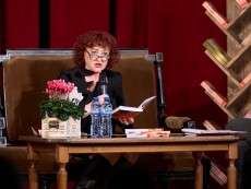 Една среща с истината и „Открито – забранено за политици” на Валя Ахчиева