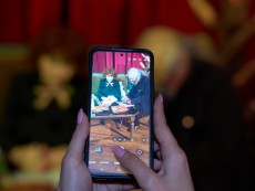 Една среща с истината и „Открито – забранено за политици” на Валя Ахчиева