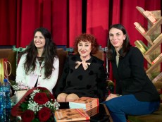 Една среща с истината и „Открито – забранено за политици” на Валя Ахчиева